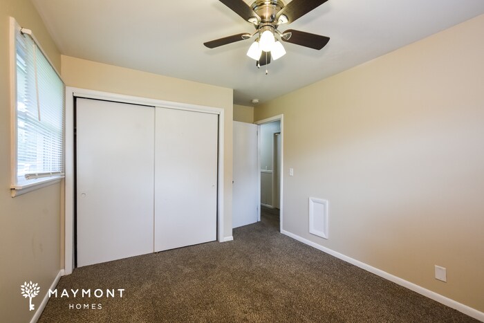 Building Photo - 2855 Greenside Dr NW