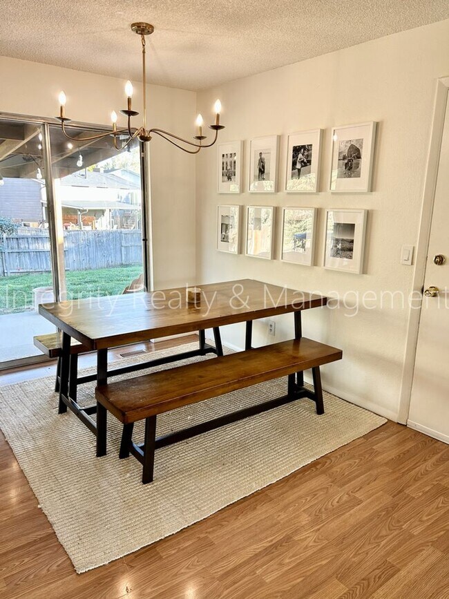 Building Photo - 9722 W Polk Dr