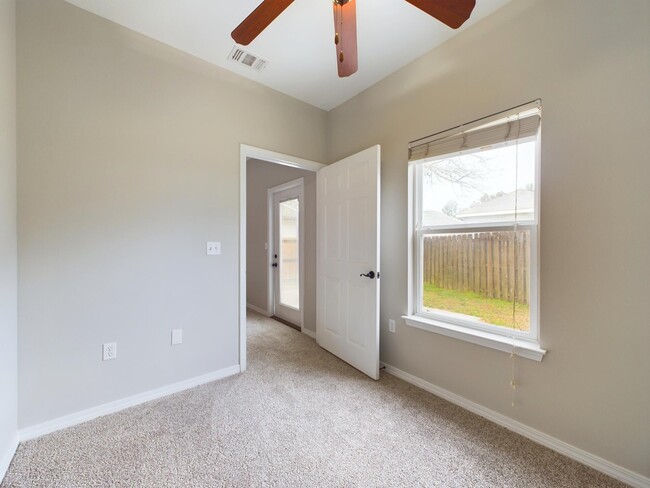 Building Photo - 143 Creve Core Dr