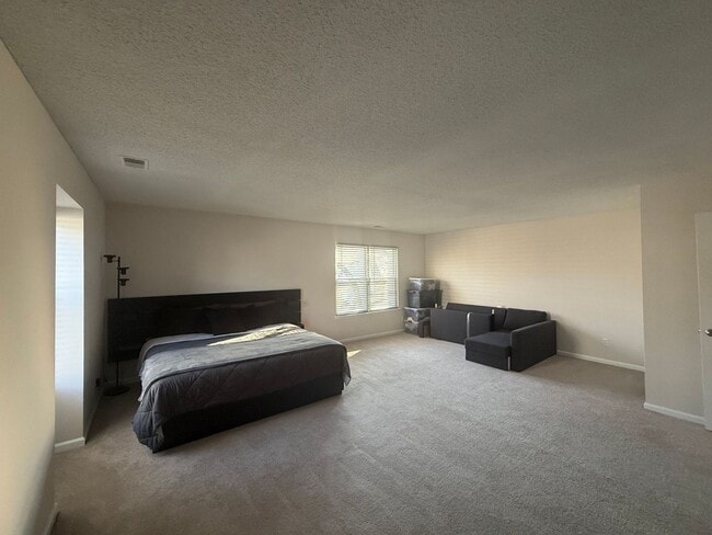 Building Photo - BeautifullyTownhome in Sought-After Indian Lakes * Ask Abut Our Zero Deposit*