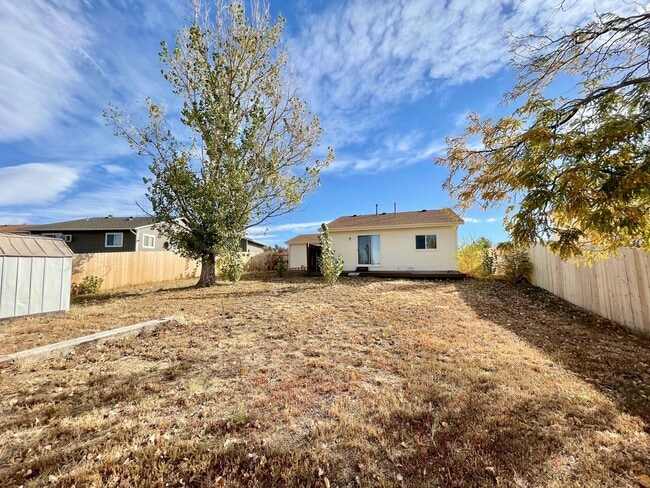 Building Photo - 2 Bedroom 1 Bath Rancher in Constitution H...