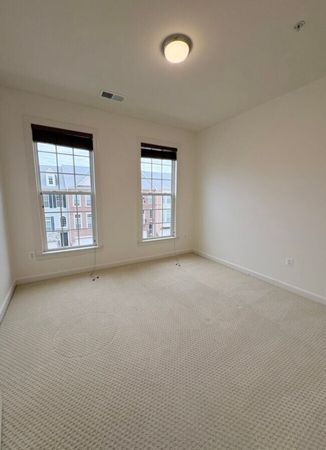 Building Photo - 121 Autumn View Dr
