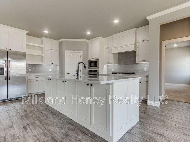 Building Photo - 3212 Hayven Cir