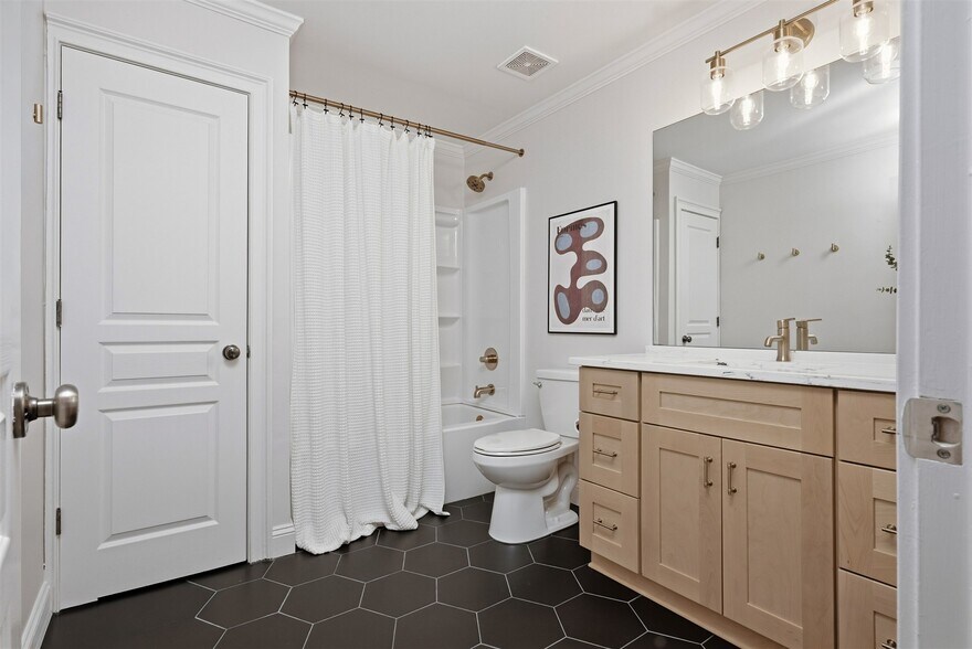 Building Photo - 2555 Hazel Dr SE