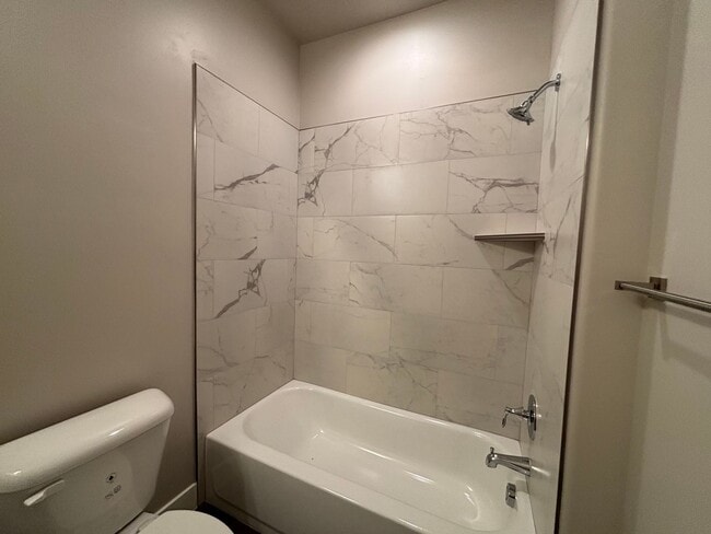 Building Photo - MOVE IN SPECIAL - DECEMBER RENT FREE!