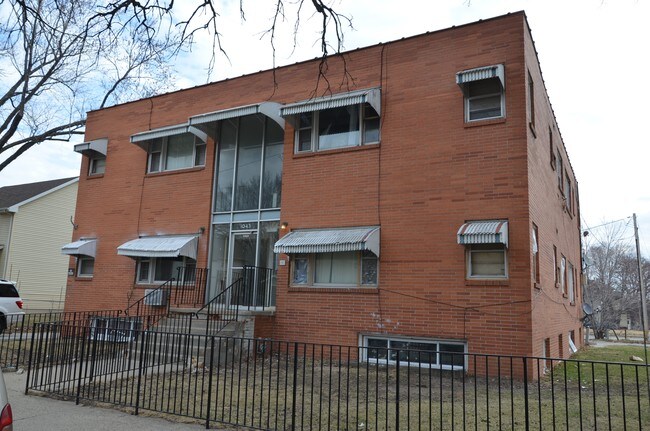 Building Photo - 1043 21st St