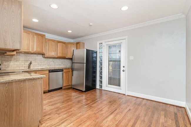 Building Photo - 5222 Fleetwood Oaks Ave