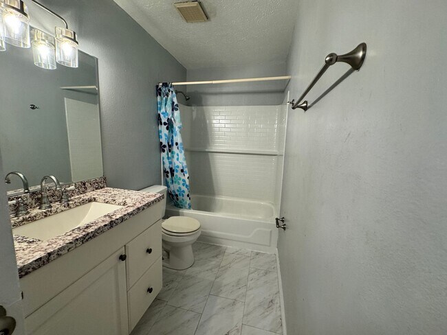 Building Photo - FOR RENT – 2 Bed / 1 Bath Triplex in Citrus Park, Ocala, FL – Available Now!