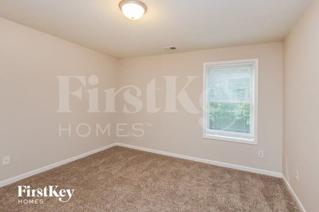 Building Photo - 5862 Bridgeport Ct