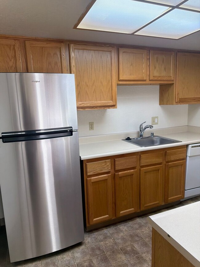 Building Photo - 2 Bed 2 Bath Duplex!
