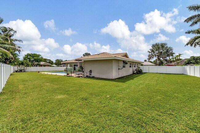 Building Photo - 5660 Golfway Dr