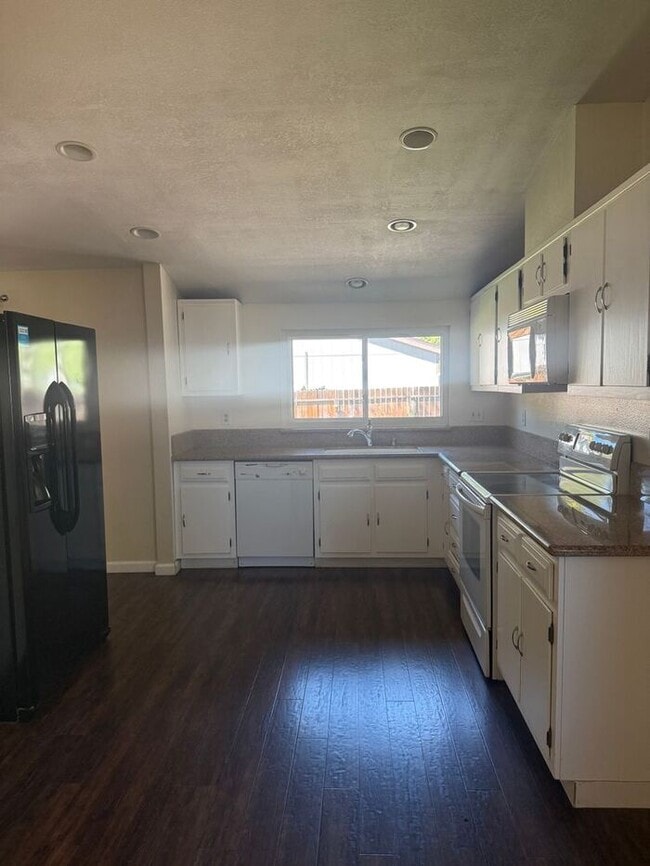 Building Photo - Spacious 3-Bedroom Home in Reno with a Large Backyard