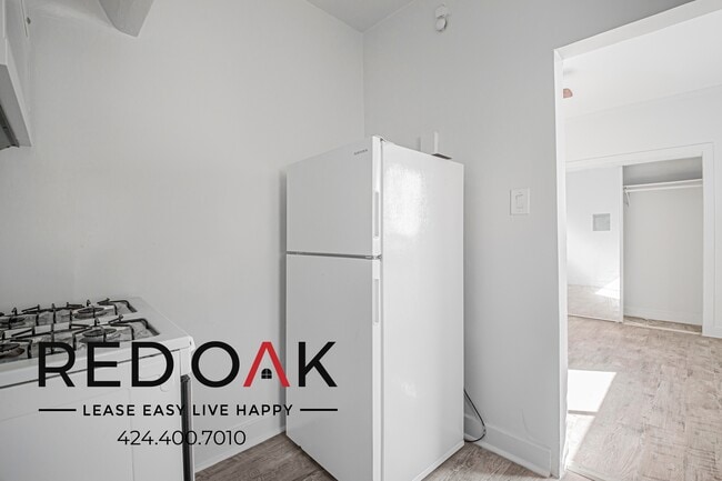 Building Photo - 979 S Oxford Ave