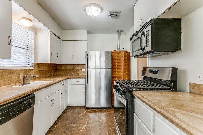 Building Photo - BOUTIQUE ALAMO HEIGHTS 1-BEDROOM APARTMENT