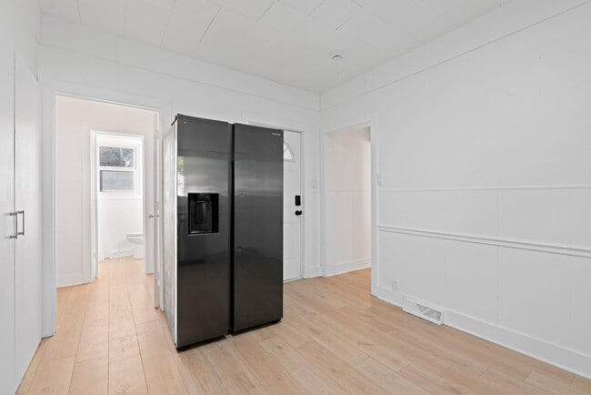 Building Photo - MOVE IN SPECIAL! SCORE HALF OFF 1ST MONTH'S RENT IF SIGNED BY NOV. 21! Beautiful 3 bedroom home i...