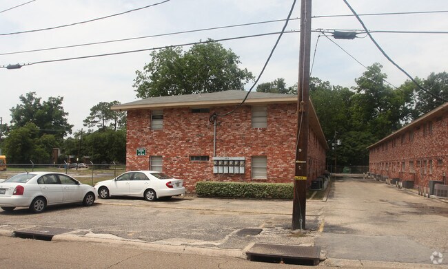 Building Photo - 2828 Alaska St