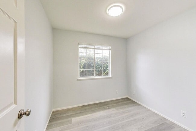 Building Photo - 1807 Sausal St