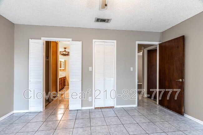 Building Photo - 8246 Phoenix Ave