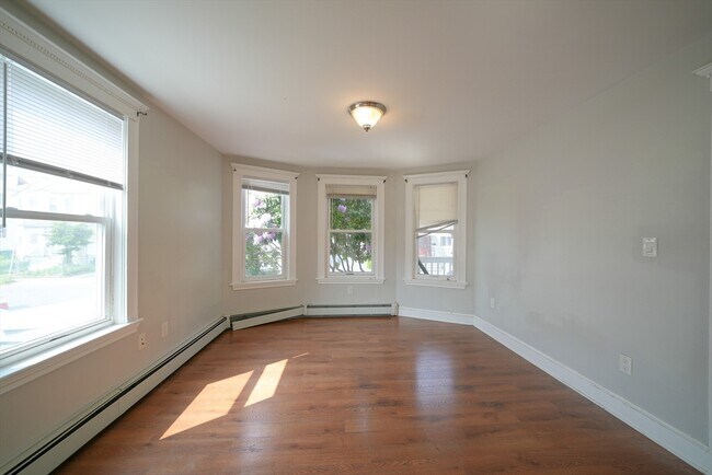 Building Photo - 15 Merrymount Ave