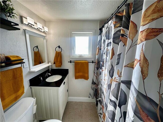 Building Photo - 710 Locust St