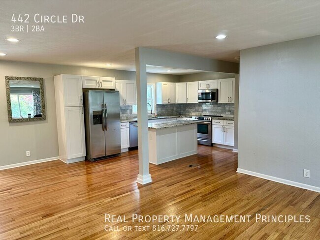 Building Photo - 442 Circle Dr