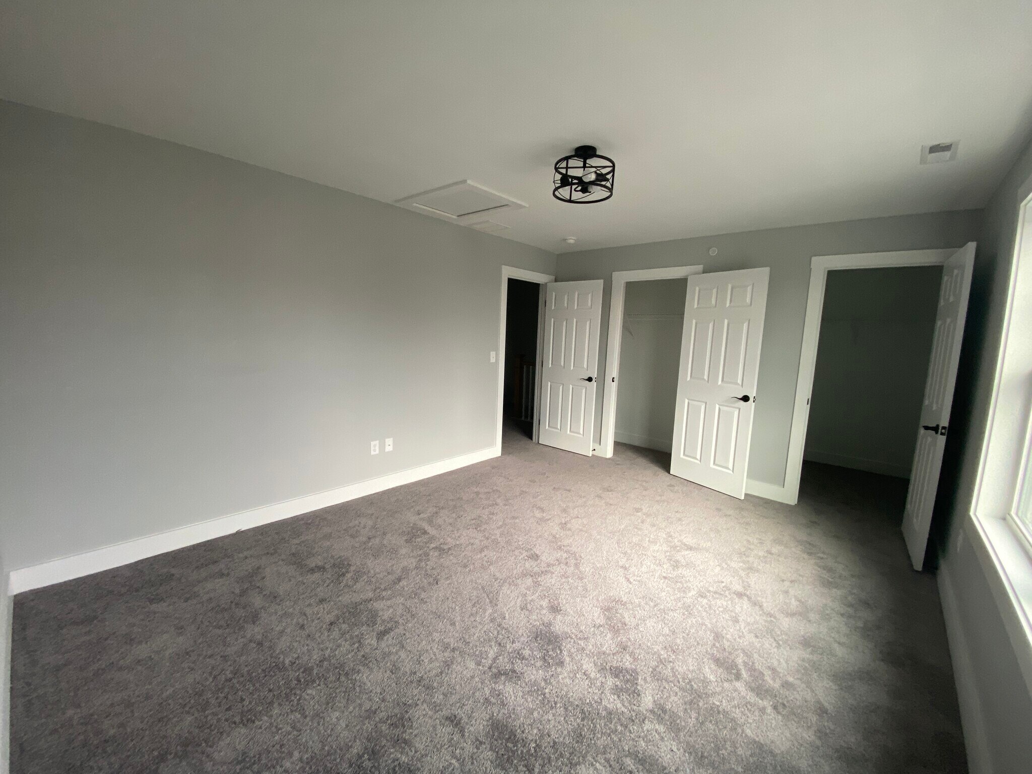 Building Photo - 32 Main St