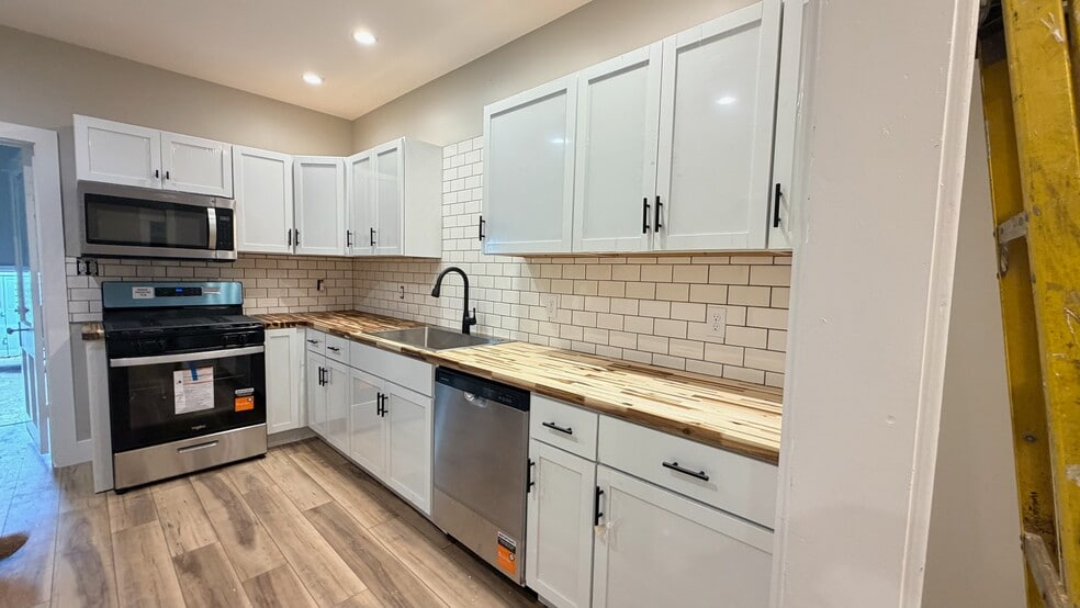 Kitchen 2 - 812 W Main St