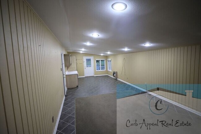 Building Photo - Westside Schools - 3 bed/ 2 bath 2,300 sq.ft.., den/family room, deck in the country on a paved r...