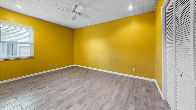 Building Photo - 305 Medina Ct