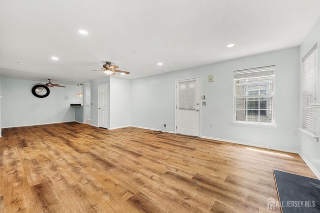 Building Photo - 230 Vasser Dr