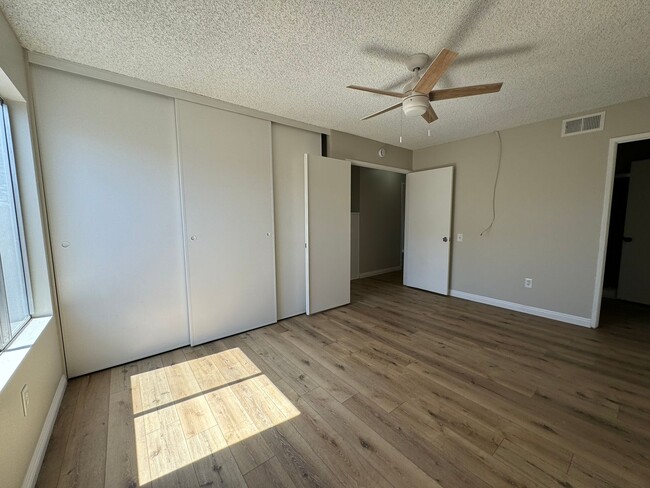 Building Photo - MOVE IN SPECIAL** Beautiful Remodeled 4BR/...