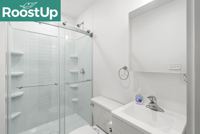 Building Photo - Furnished Bedroom with Private Bath in Sou...