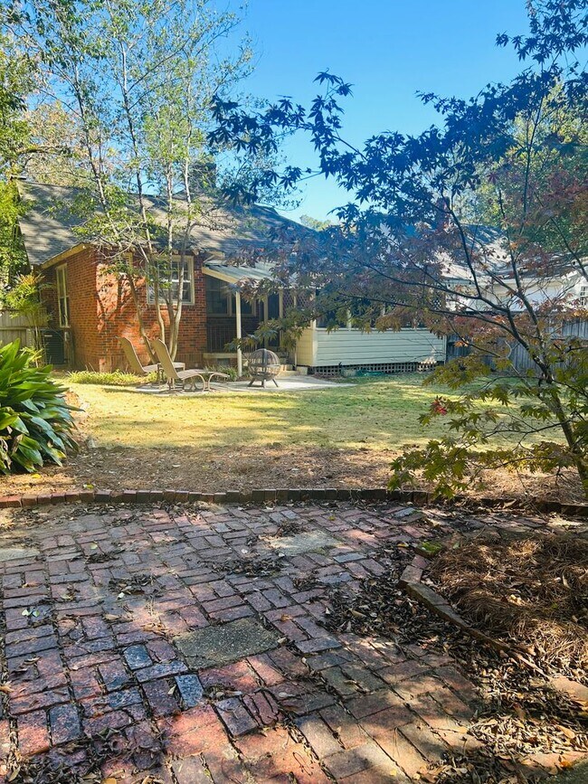 Building Photo - Cute Home in Old Cloverdale