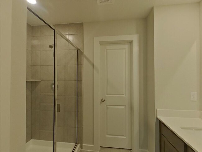 Building Photo - 4920 San Fabiano Ct