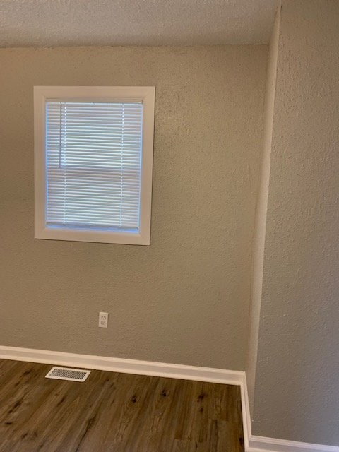 Building Photo - Beautifully update 3 Bed / 1 Bath house wi...