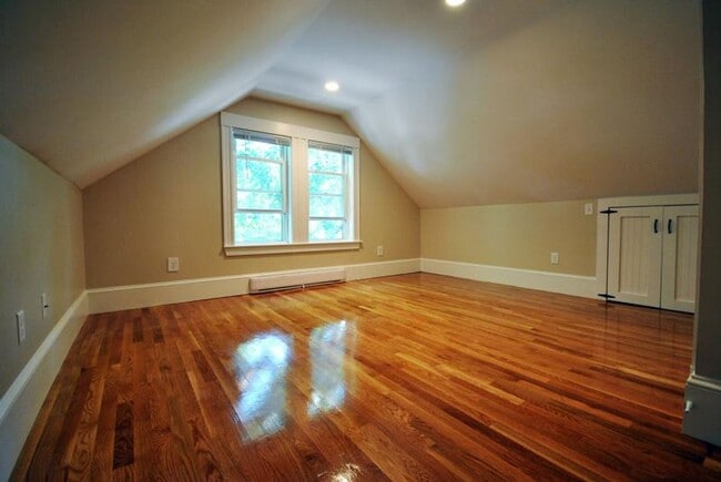Building Photo - RENOVATED 4 BED/2 BATH IN BRIGHTON'S OAK SQUARE FOR 9/1 ~ WATER INCLUDED