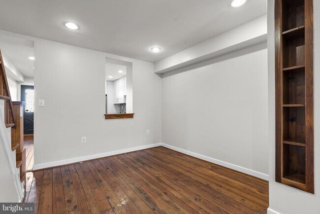 Building Photo - 112 E Randall St