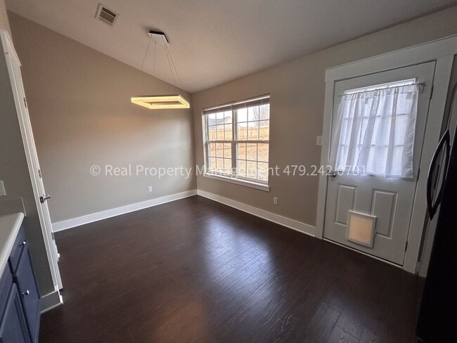 Building Photo - 1662 E Gate Cir