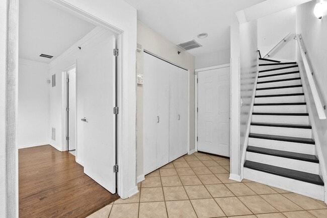 Building Photo - 1716 E 54th St