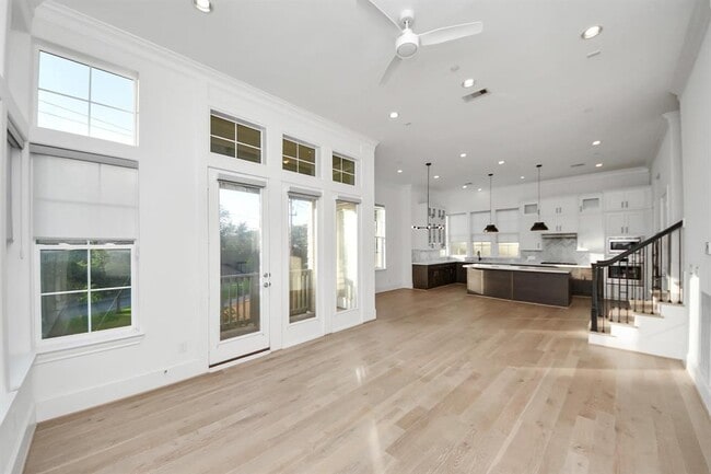 Building Photo - 4005 Woodshire Vlg Ests