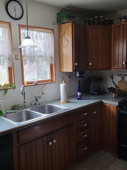 Building Photo - 200 N Sycamore Ave