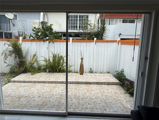 Building Photo - 13505 NE 23rd Ct