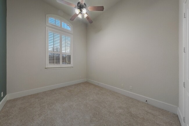 Building Photo - 109 Meadowlands Dr