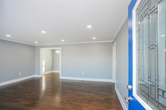 Building Photo - 1111 Westchester Dr