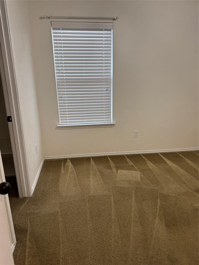 Building Photo - 13604 Abraham Lincoln St