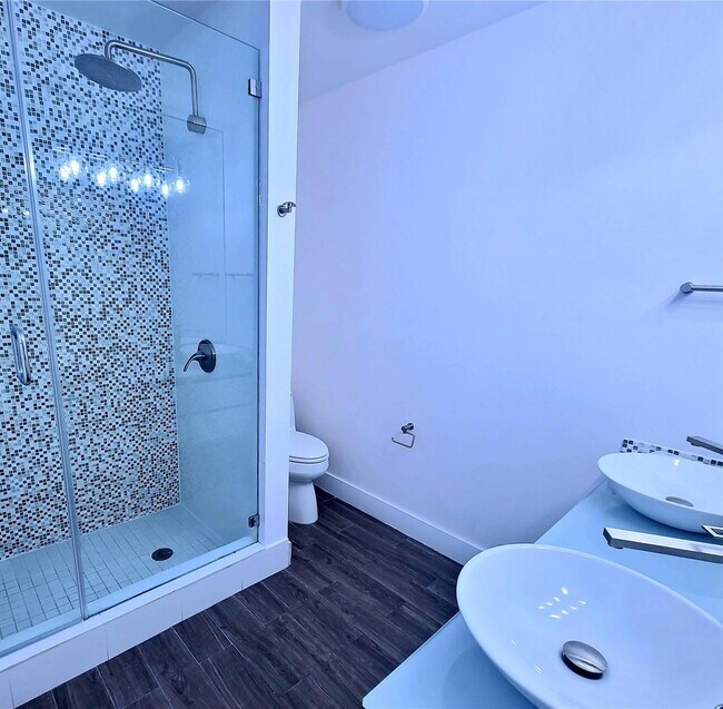 Building Photo - 1320 Arthur St