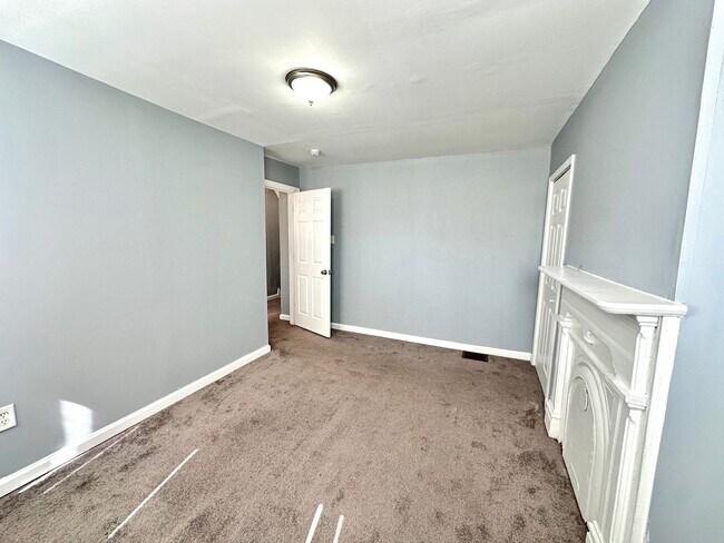 Building Photo - 212 8th St