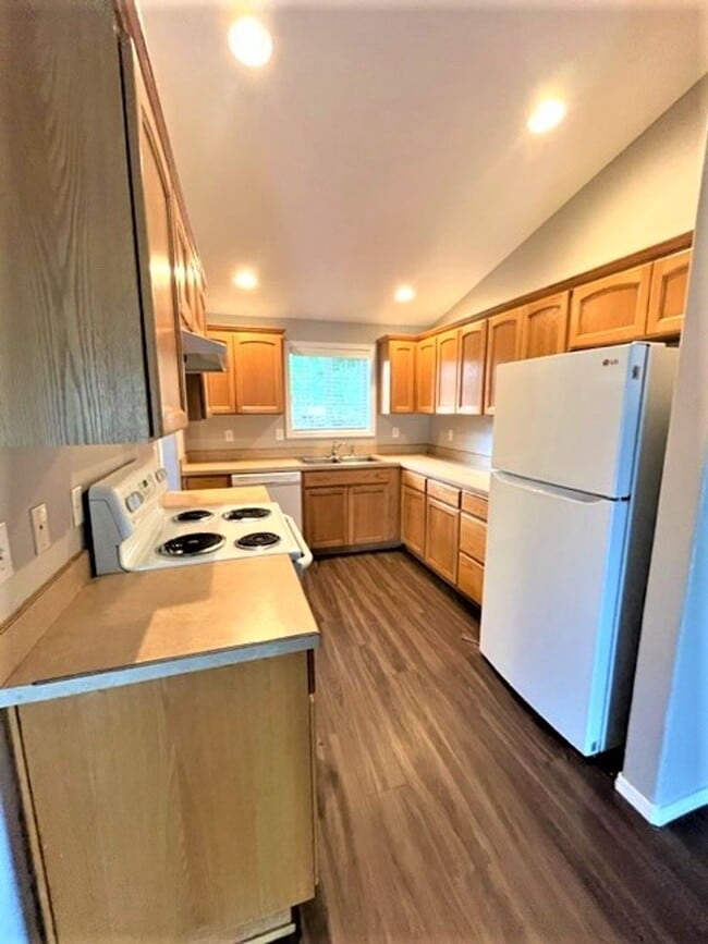 Building Photo - Beautiful 4BR/2BA Single-Level Home in Heart of McMinnville