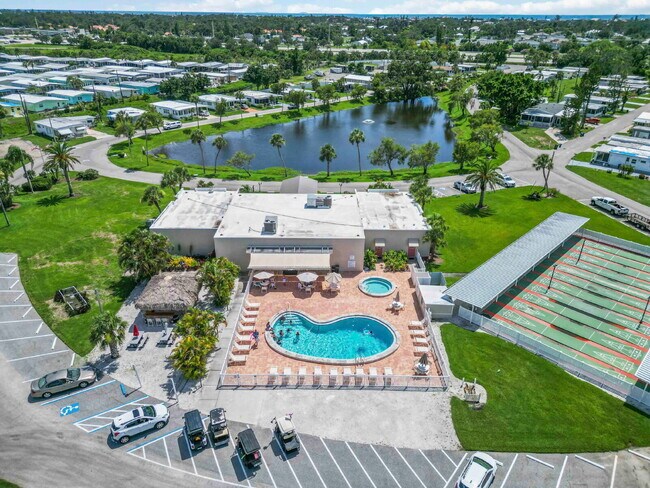 Building Photo - "Charming 2-Bed, 2-Bath Retreat in Nokomis!"