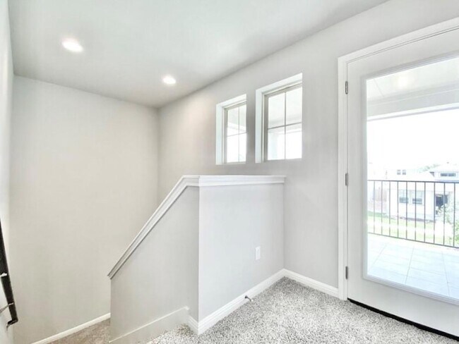 Building Photo - 2525 Pecan Island Dr